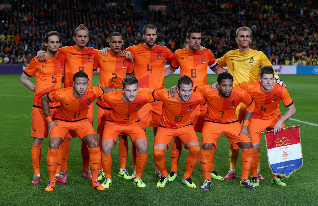 Hollanti ystävyysottelussa Kolumbiaa vastaan marraskuussa 2013