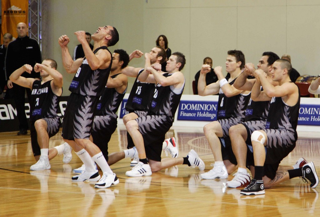 Myös Uuden-Seelannin koripallojoukkue Tall Blacks vetää pelin alussa Maorien sotatanssin (Getty Images)