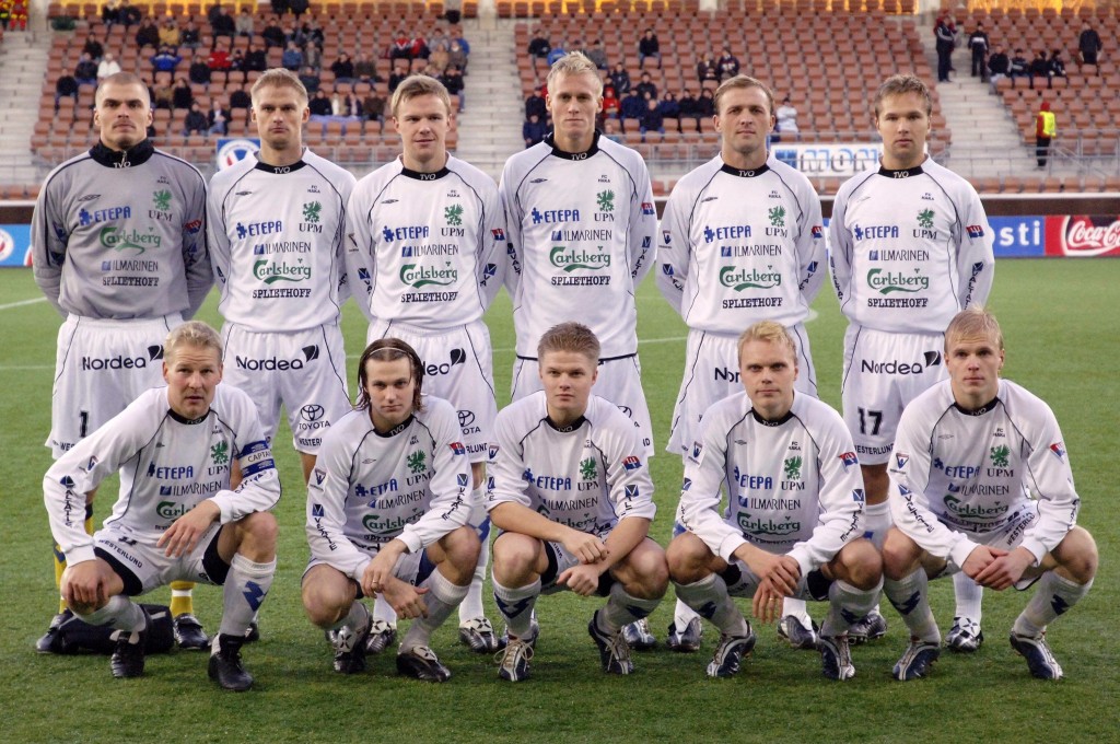 Valkeakosken Haka vuosimallia 1995 ja europeleistä kuva. Vallu kuvassa 