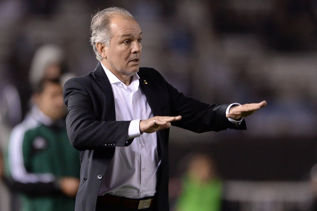Päävalmentaja  Alejandro Sabellan valinnat ovat herättäneet keskustelua jalkapallomaailmassa. (Getty)