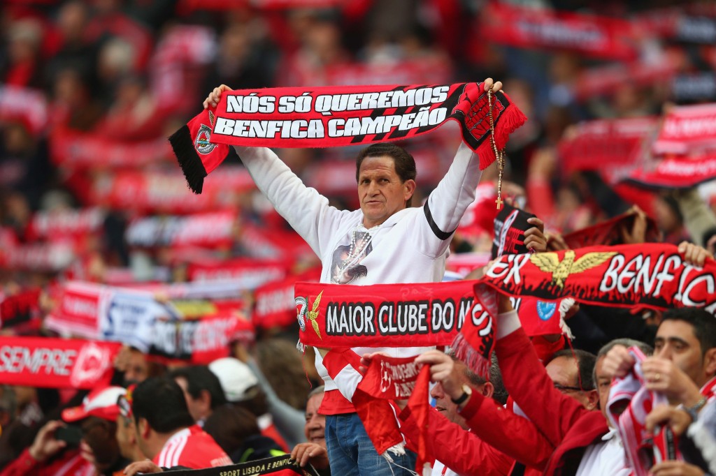 Benfica-fanit vaativat voittoa (Getty Images)