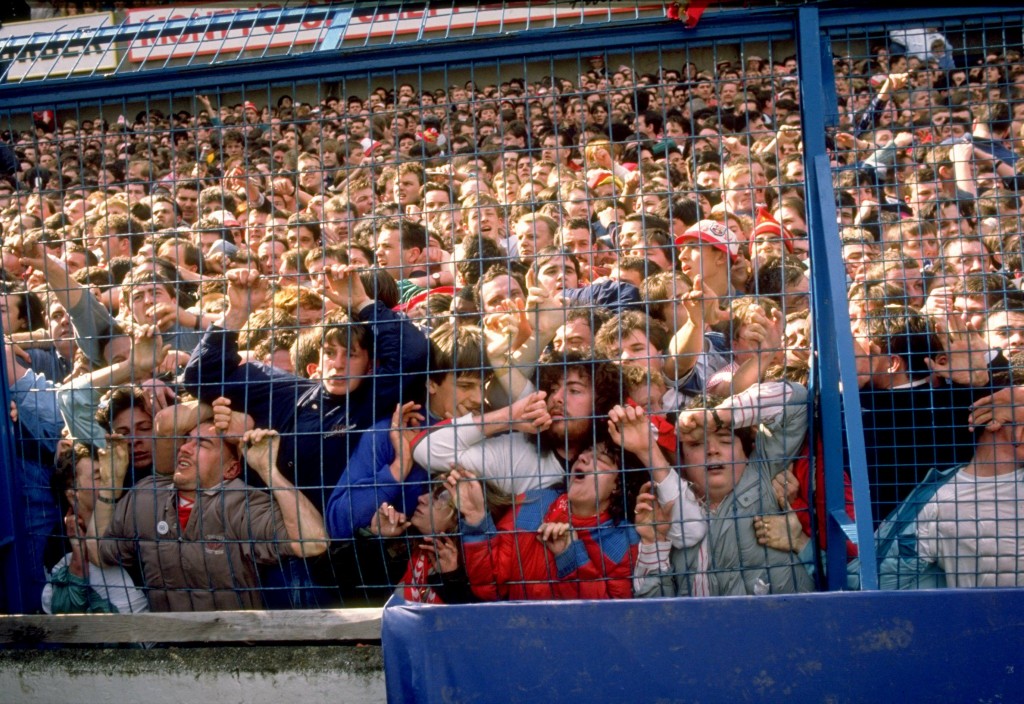 Liverpoolin kannattajat puristuksissa Hillsborough'ssa 1989, 93 Liverpool-fania menetti henkensä. (Getty Images)