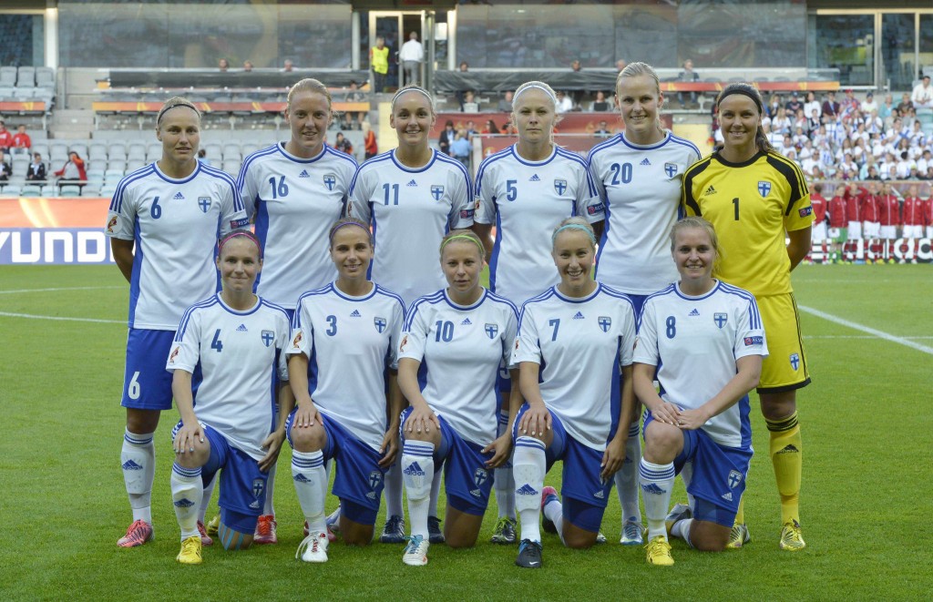 Naisten maajoukkue Göteborgissa 2013 (All over press)