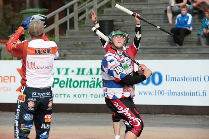 Juha Niemi iskee juoksuja Joensuun paidassa myös alkavalla kaudella. (Juha Levonen)