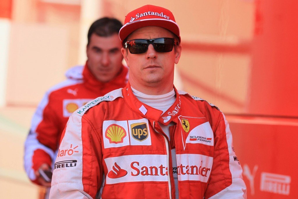 Kimi Räikkönen on tyytyväinen autoonsa. (AOP)