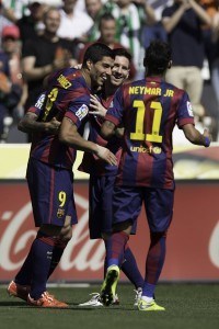 CORDOBA, SPAIN - MAY 02: Luis Suarez (L) of FC Barcelona celebrates scoring their fourth goal with teammates Neymar JR. (R) and Lionel Messi (2ndL) during the La Liga match between Cordoba CF and Barcelona FC at El Arcangel stadium on May 2, 2015 in Cordoba, Spain. (Photo by Gonzalo Arroyo Moreno/Getty Images)