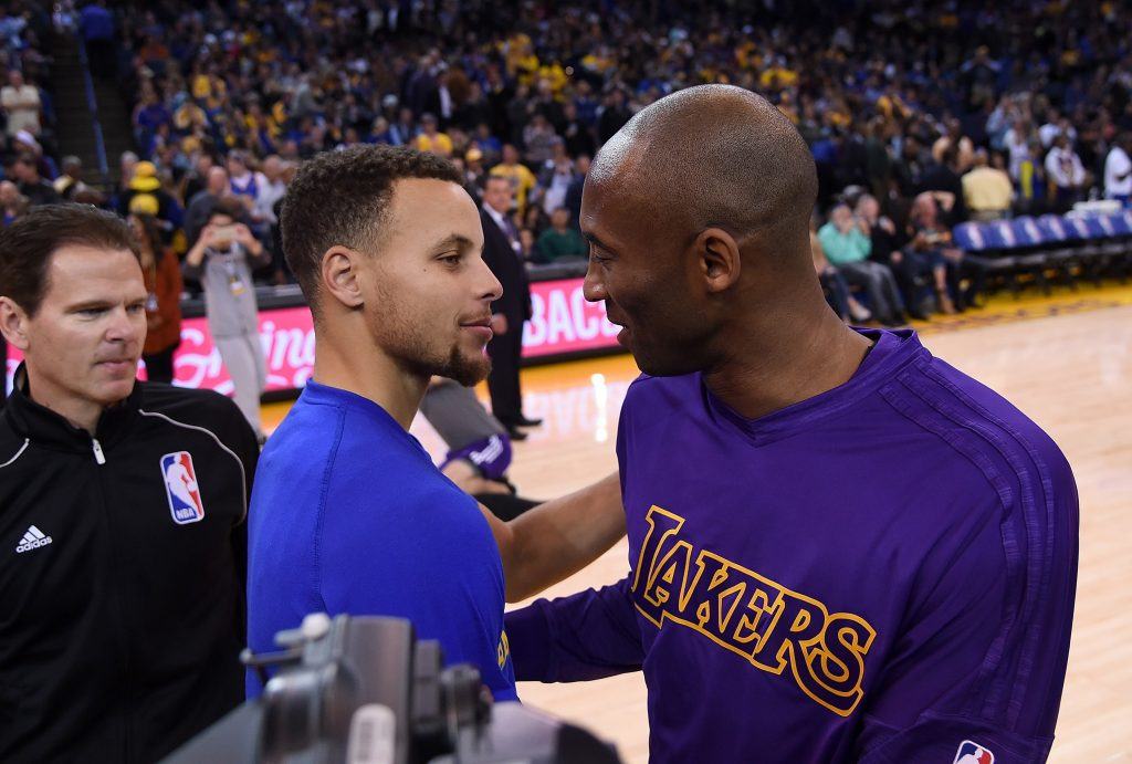 NBA:n entinen ja nykyinen legenda. Kobe jättää parketit Stephen Curryn dominoitaviksi kauden jälkeen (Getty).