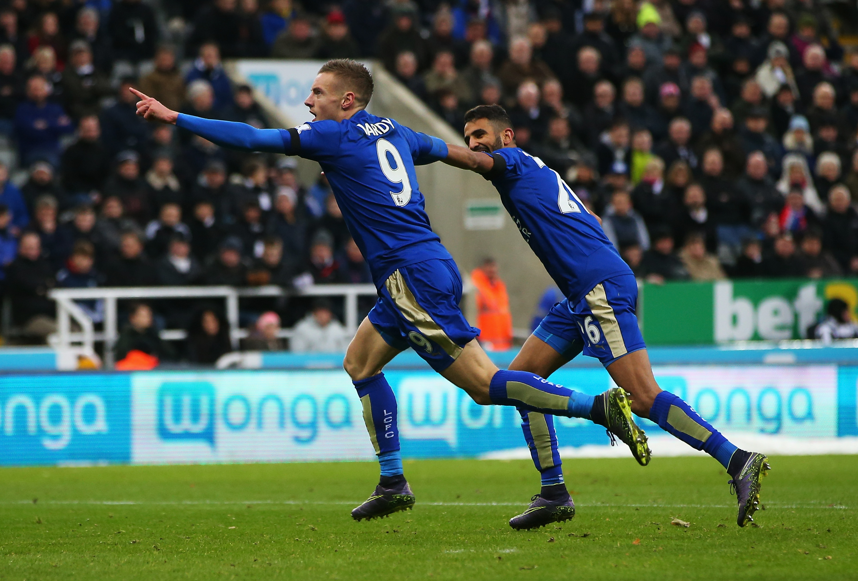 NEWCASTLE UPON TYNE, ENGLAND - NOVEMBER 21: Jamie Vardy (L) of Leicester City celebrates scoring his team's first goal with his team mate Riyad Mahrez (R) during the Barclays Premier League match between Newcastle United and Leicester City at St James' Park on November 21, 2015 in Newcastle upon Tyne, England. (Photo by Ian MacNicol/Getty Images)