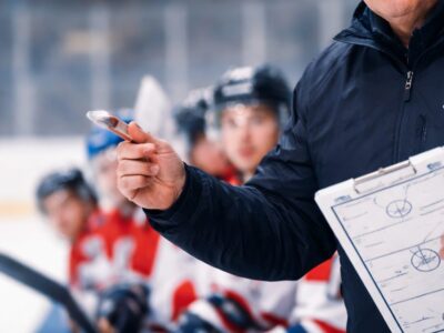 Jääkiekko, taktiikkataulu, valmentaja pelaajat aitiossa