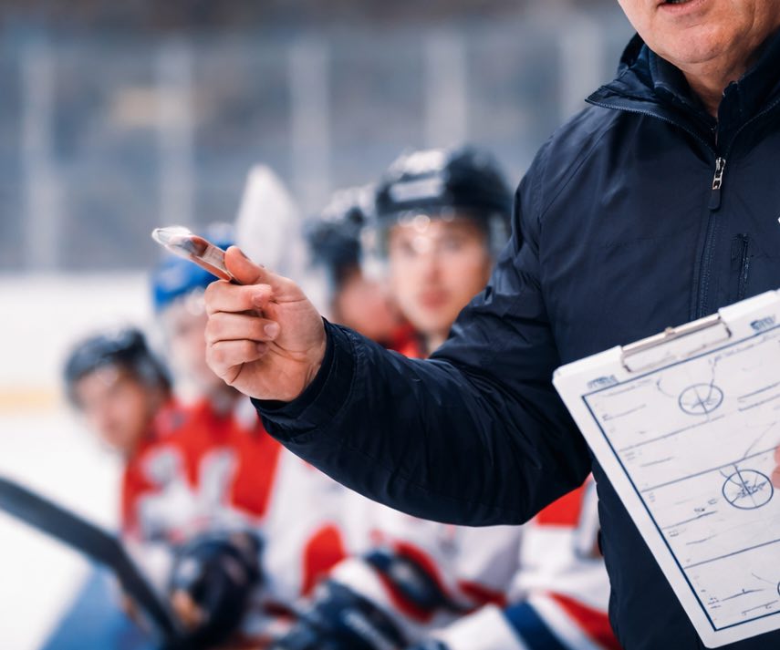 Jääkiekko, taktiikkataulu, valmentaja pelaajat aitiossa